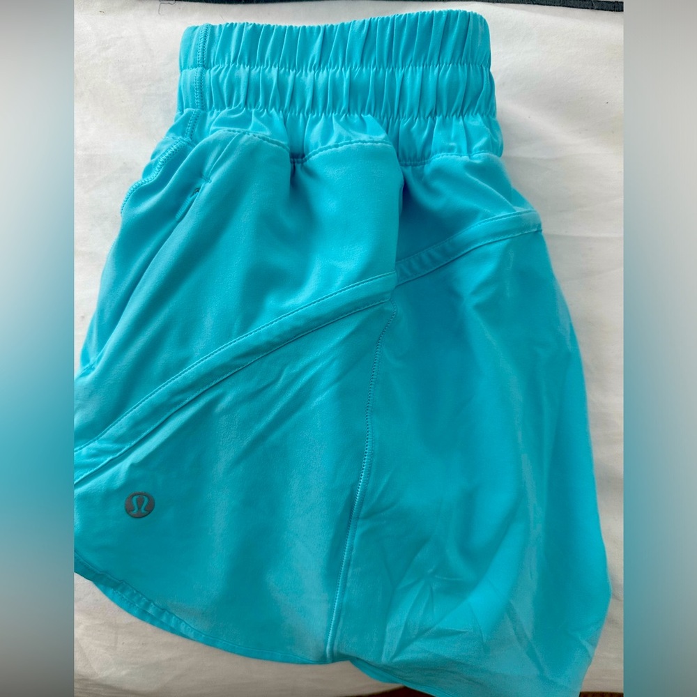 Lululemon track that high rose short 5"